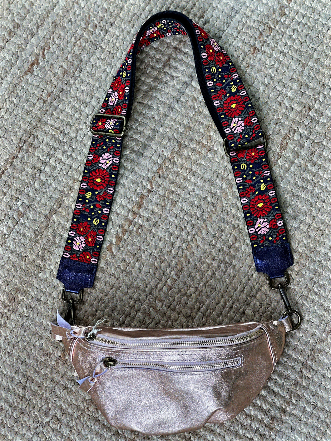 Small flowers red straps